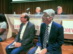 Davanti al tavolo della presidenza Fabio Carosone di Sydney ed Enzo Molina, presidente della Lega tumori